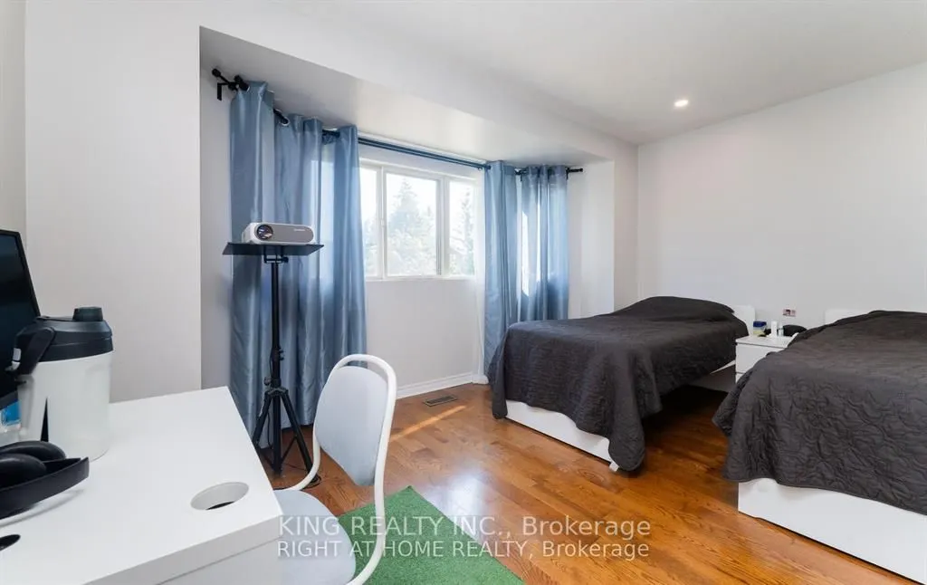 2472 eglinton Avenue E, #19