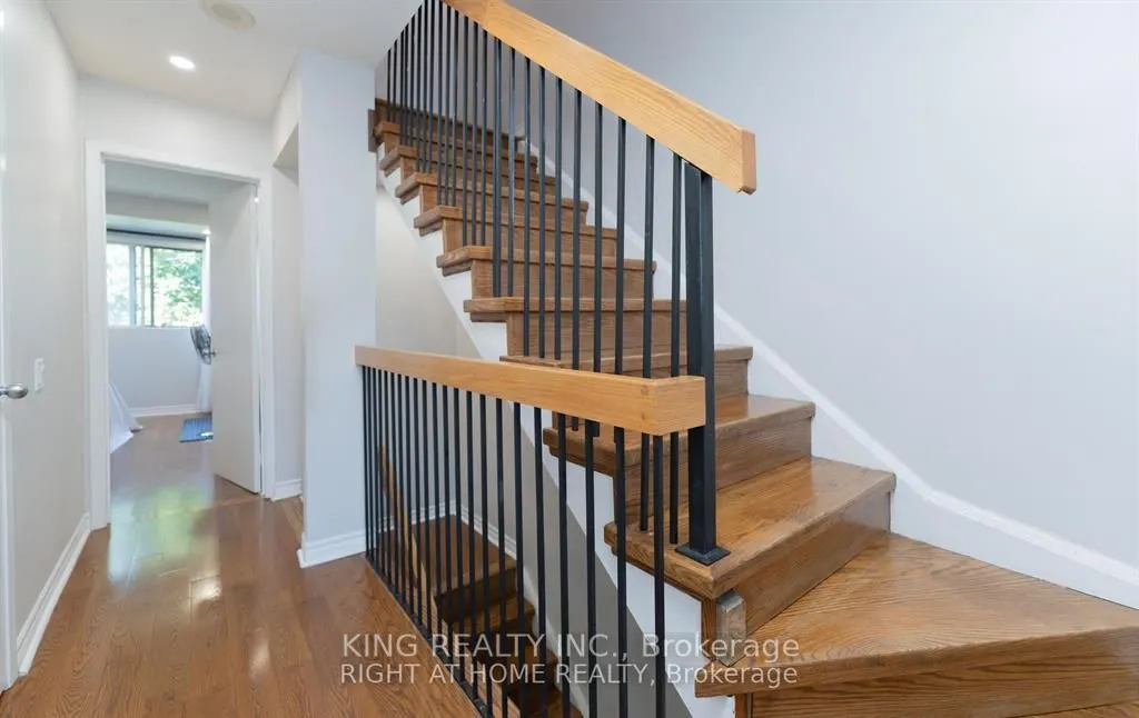 2472 eglinton Avenue E, #19