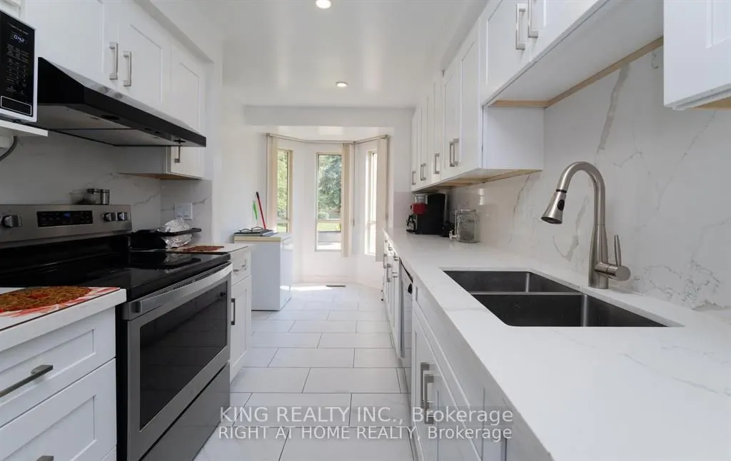 2472 eglinton Avenue E, #19
