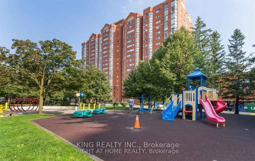 2472 eglinton Avenue E, #19