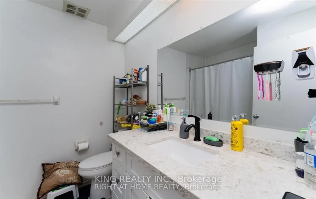 2472 eglinton Avenue E, #19