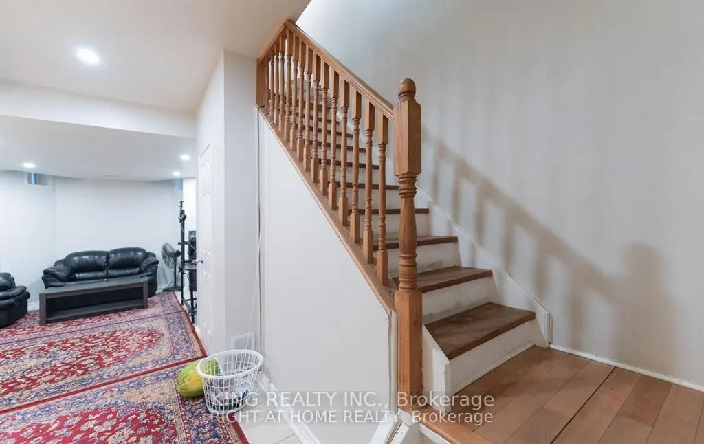 2472 eglinton Avenue E, #19