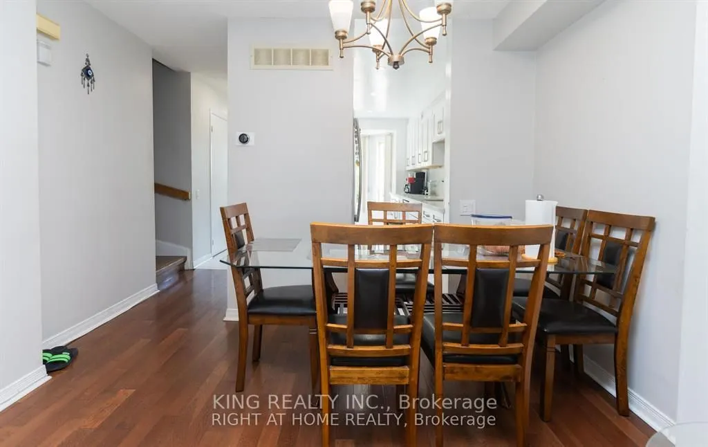 2472 eglinton Avenue E, #19