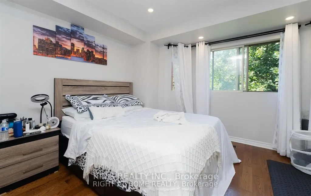 2472 eglinton Avenue E, #19