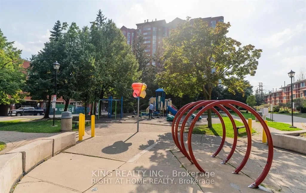 2472 eglinton Avenue E, #19