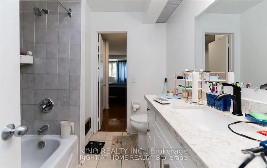 2472 eglinton Avenue E, #19