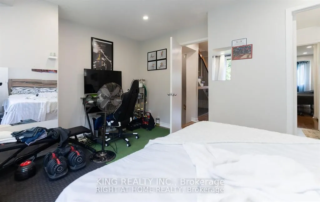 2472 eglinton Avenue E, #19