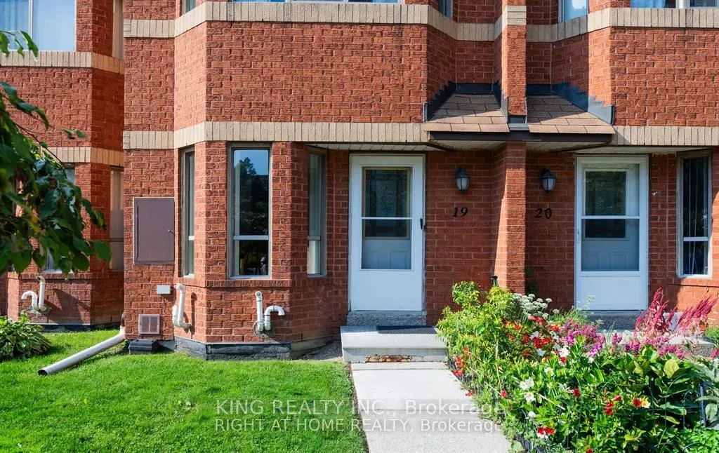 2472 eglinton Avenue E, #19