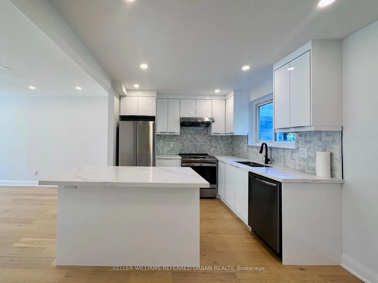 906 Marinet Crescent, #MAIN