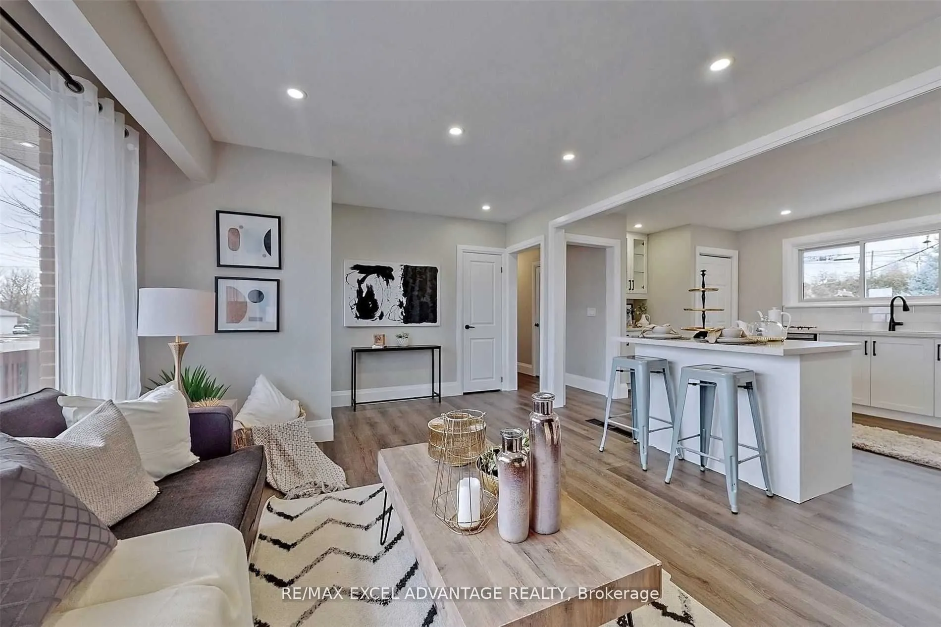 418 Nipigon Street, #Main