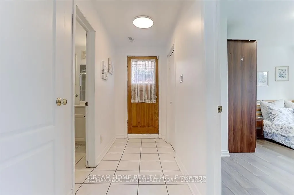 31 Lambeth Square, ##Main Floor 1