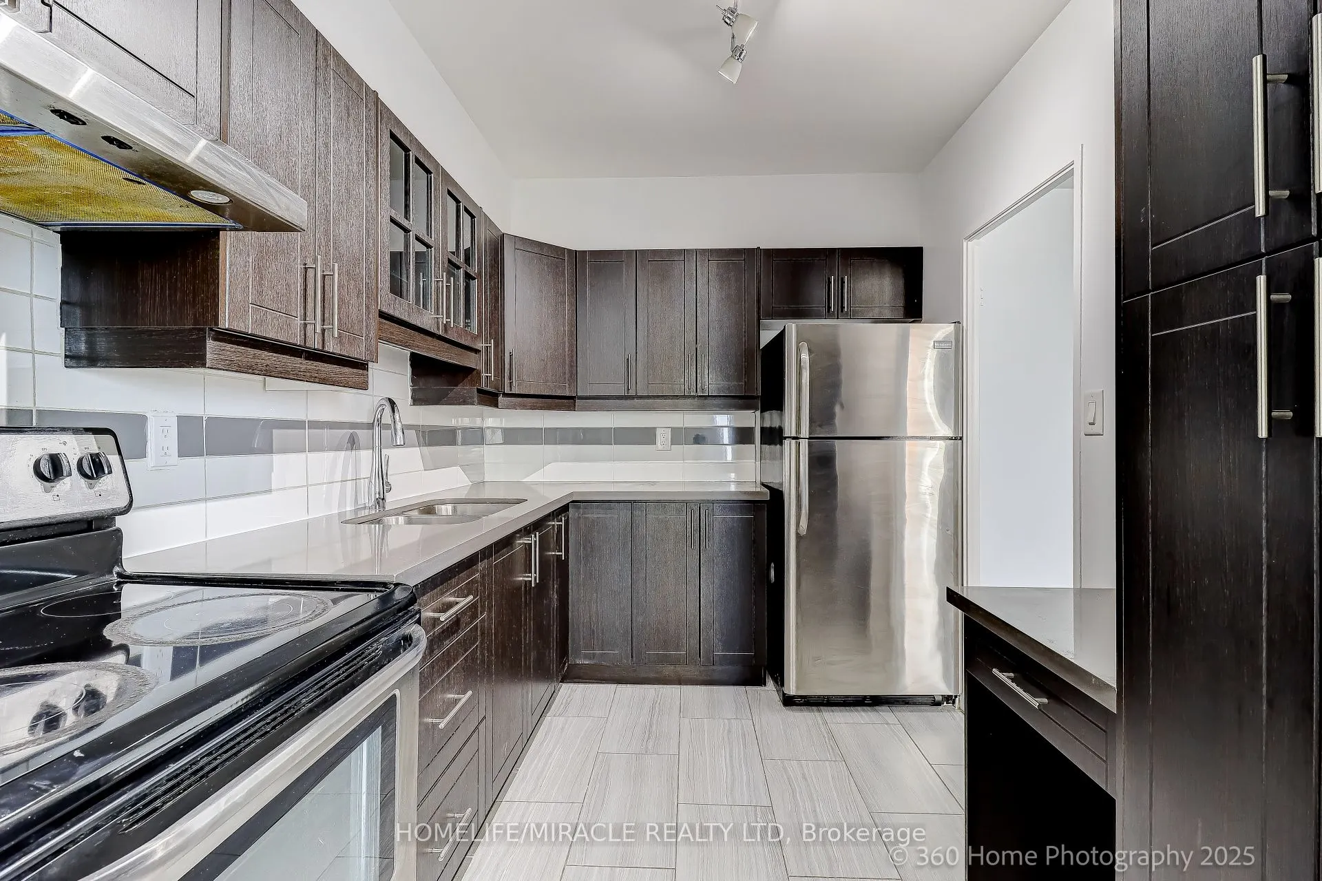 5 Massey Square, #1819