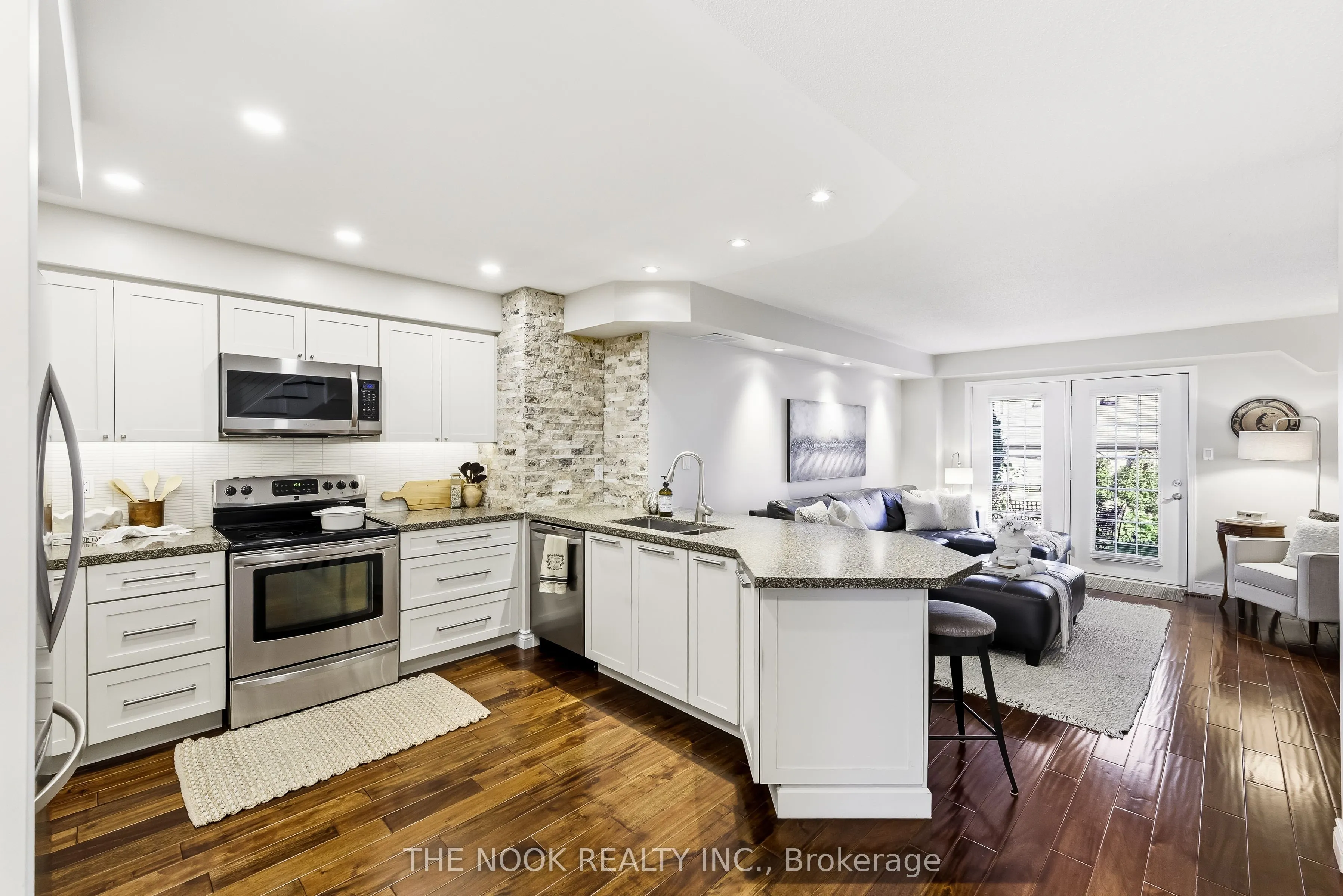 1995 Royal Road, #102