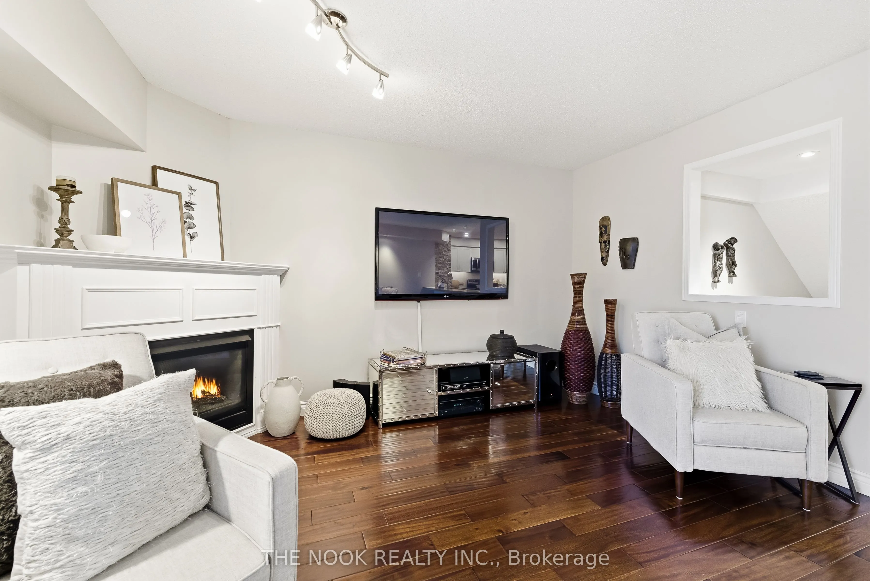 1995 Royal Road, #102
