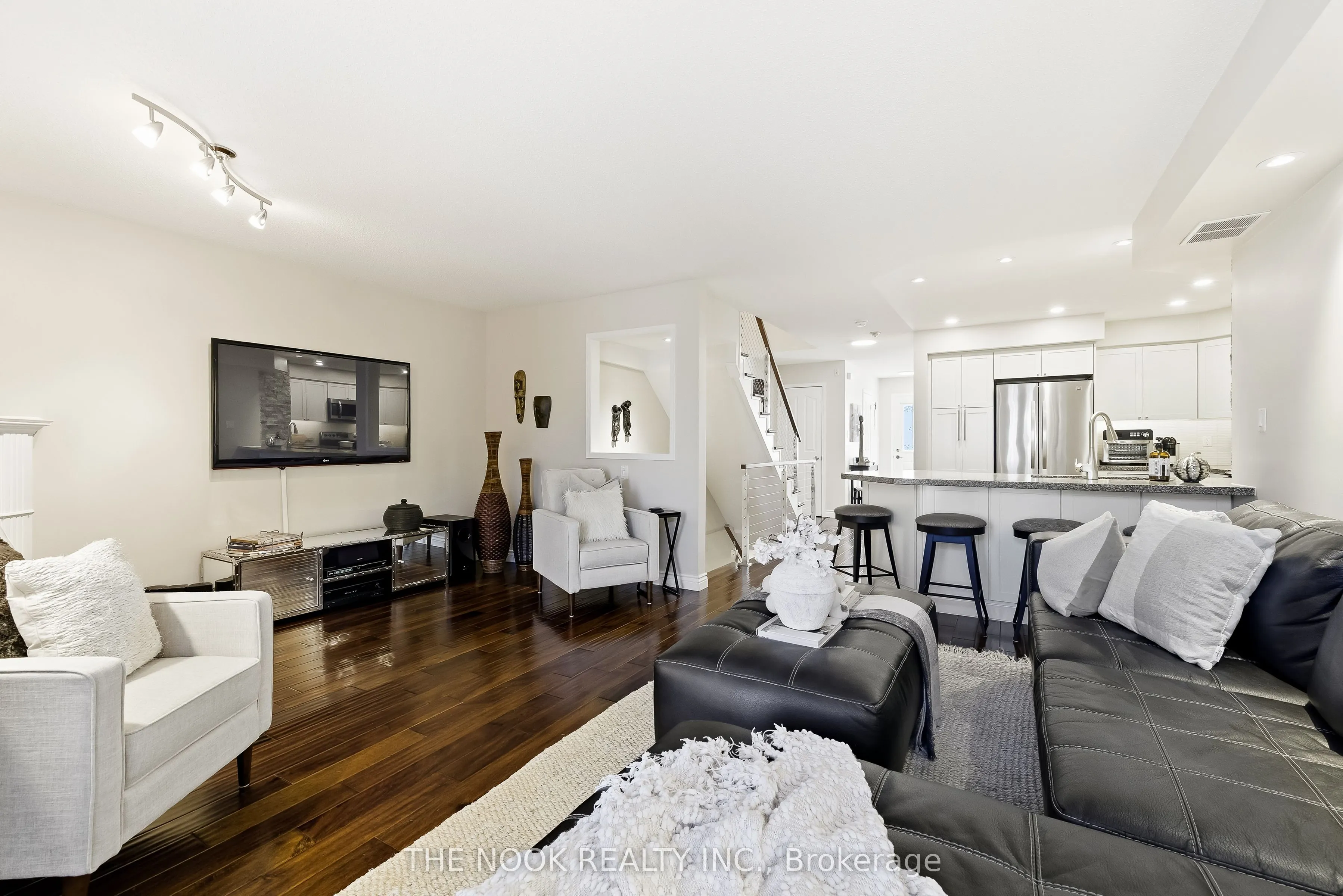 1995 Royal Road, #102