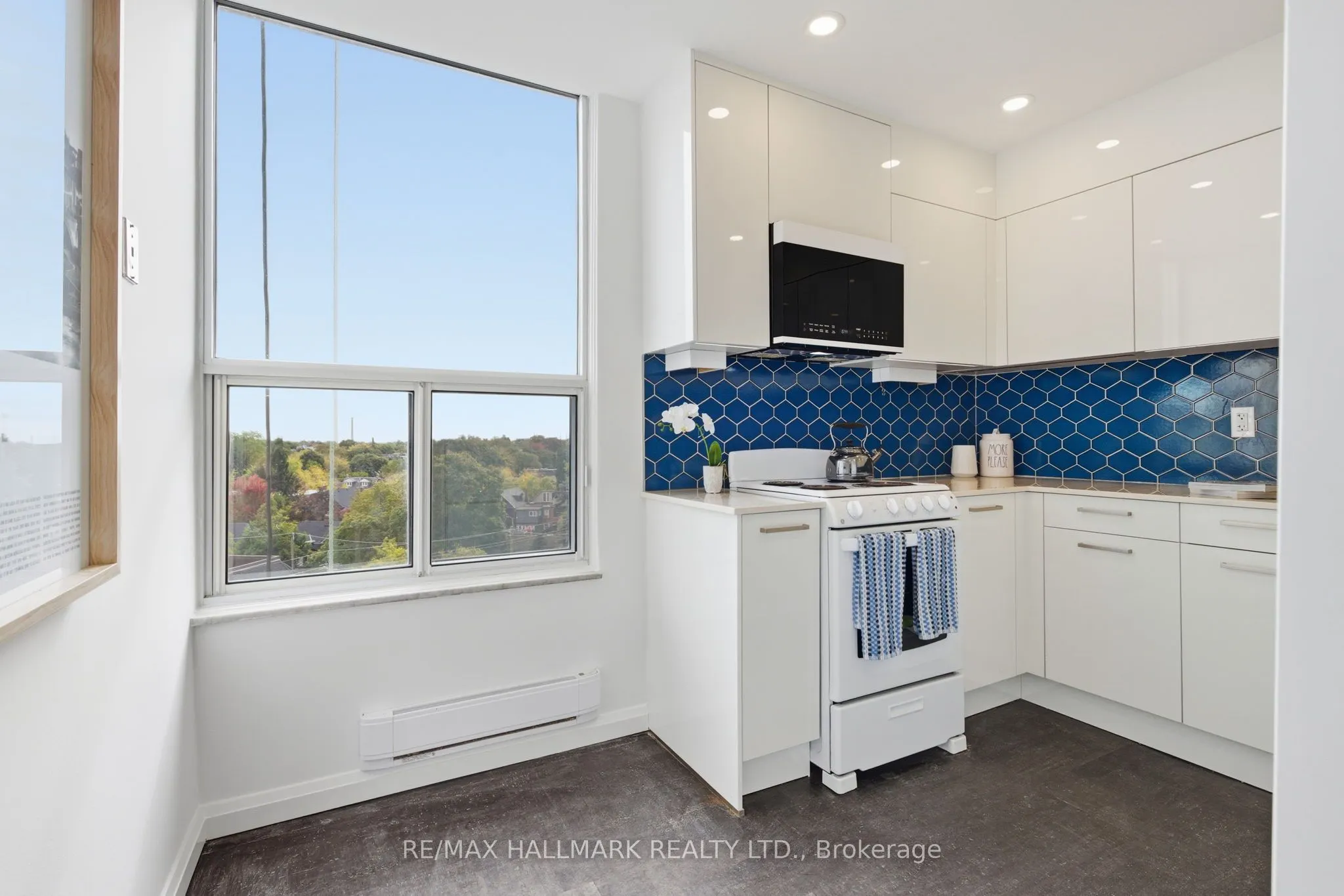 980 Broadview Avenue, #802
