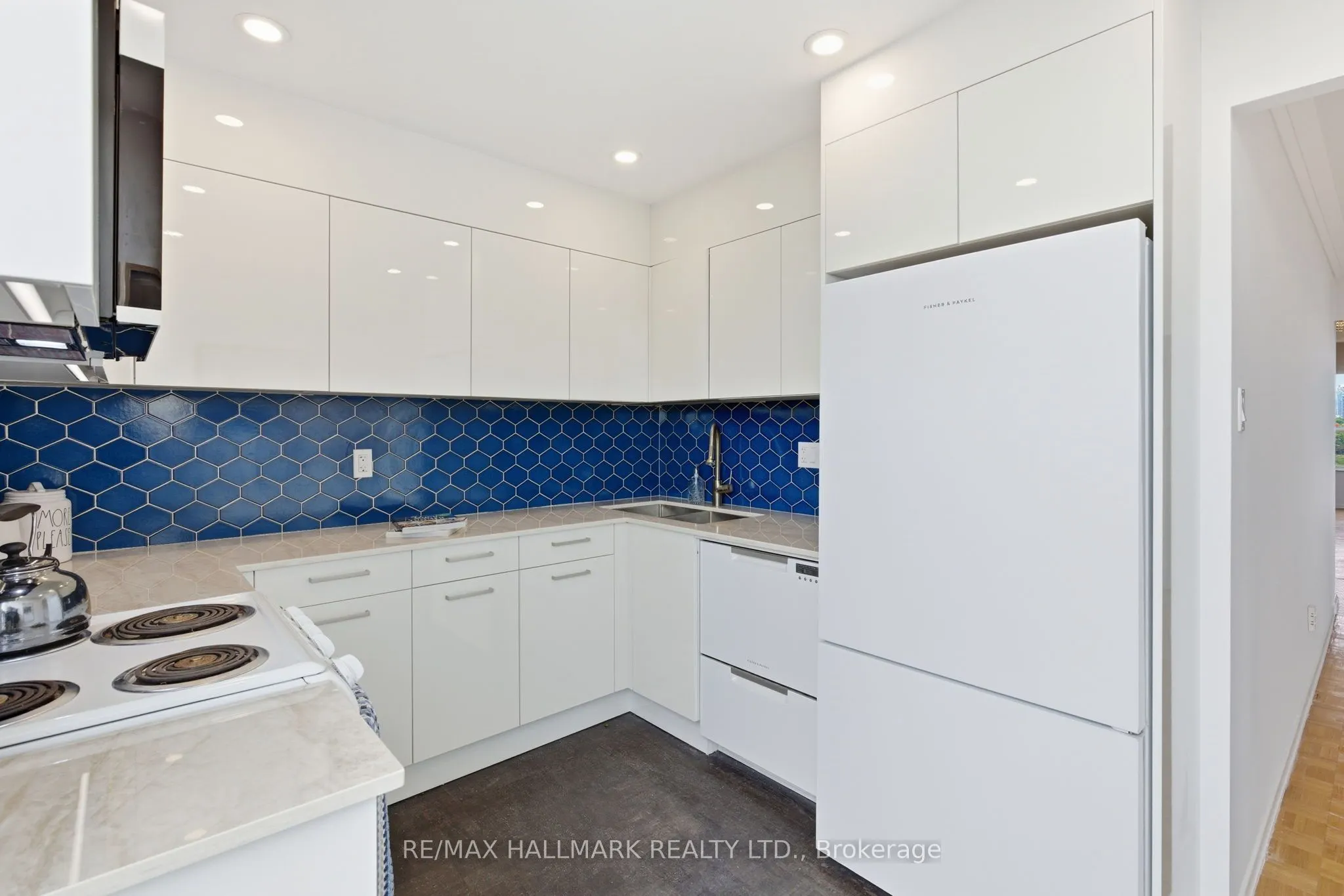 980 Broadview Avenue, #802