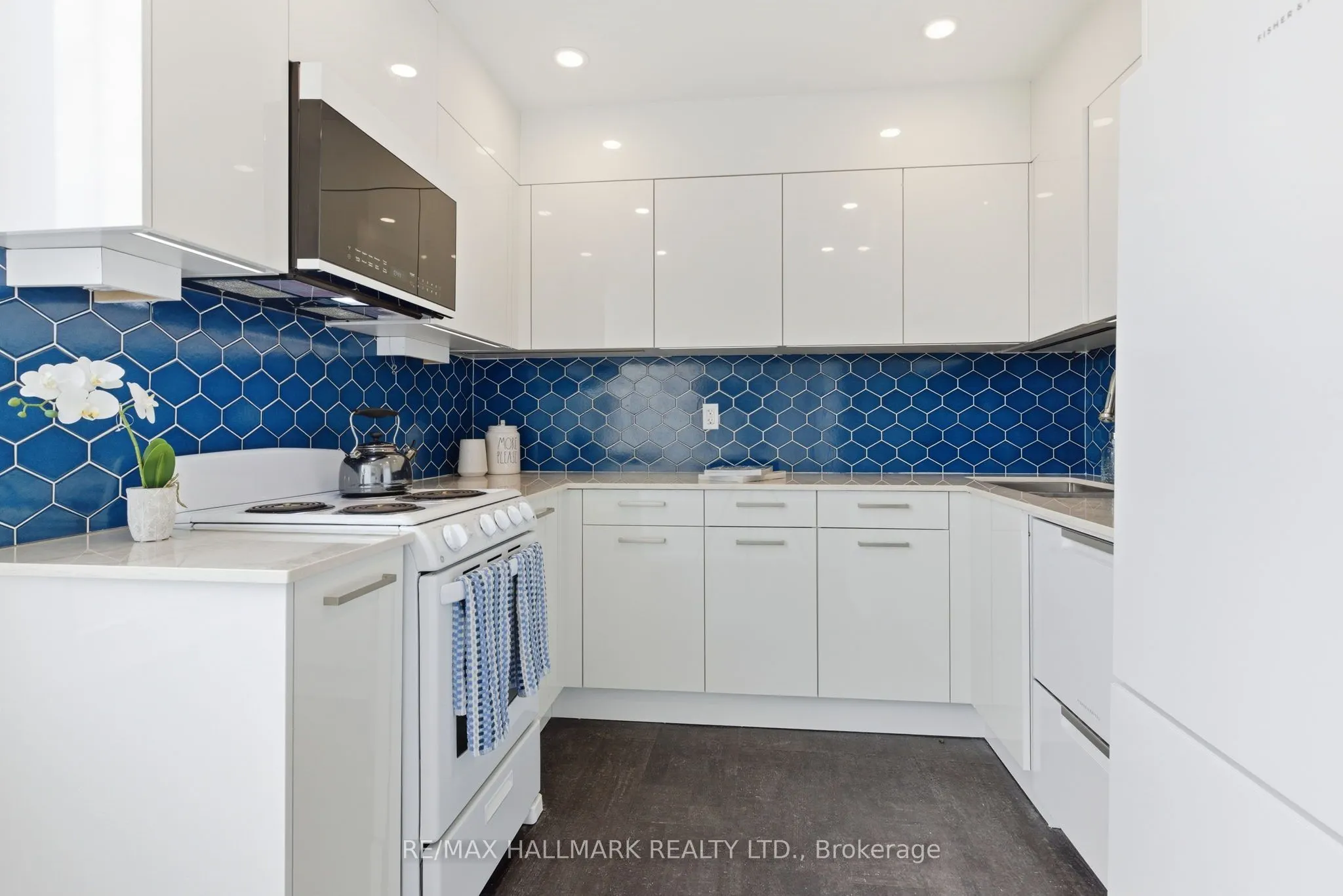 980 Broadview Avenue, #802