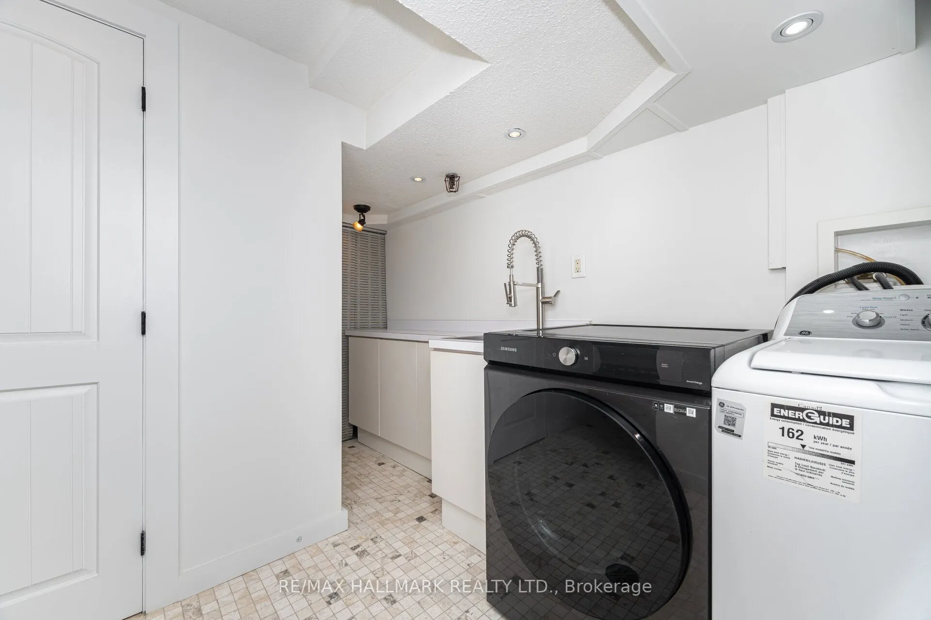 90 Kippendavie Avenue, ##5