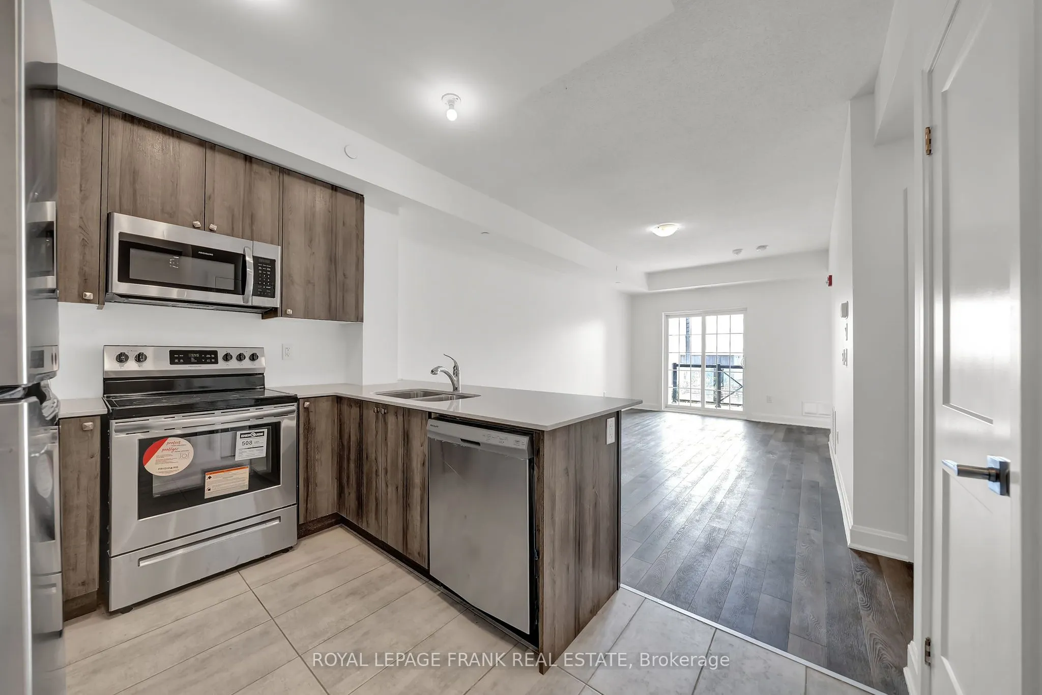 50 Lakebreeze Drive, #216