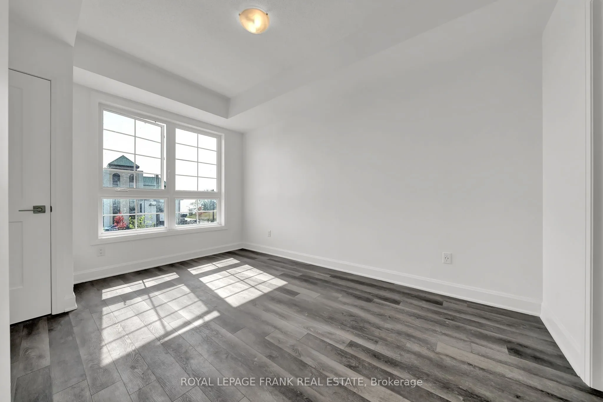 50 Lakebreeze Drive, #216