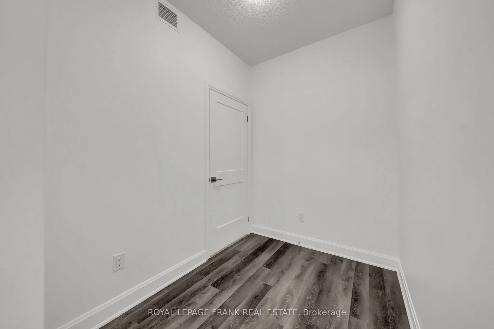50 Lakebreeze Drive, #216