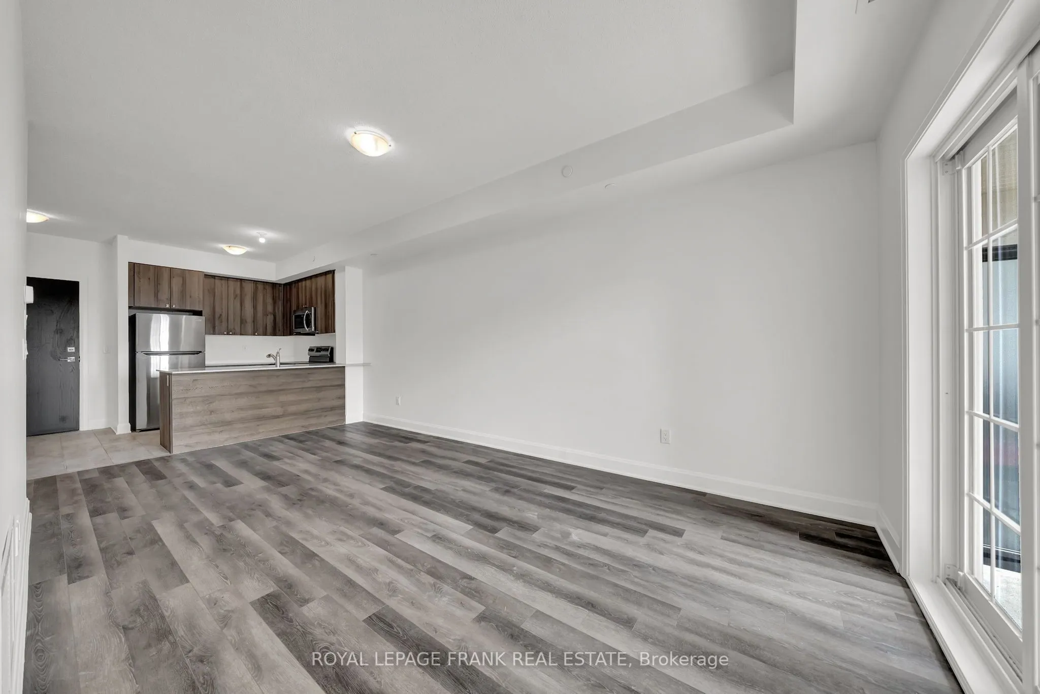 50 Lakebreeze Drive, #216