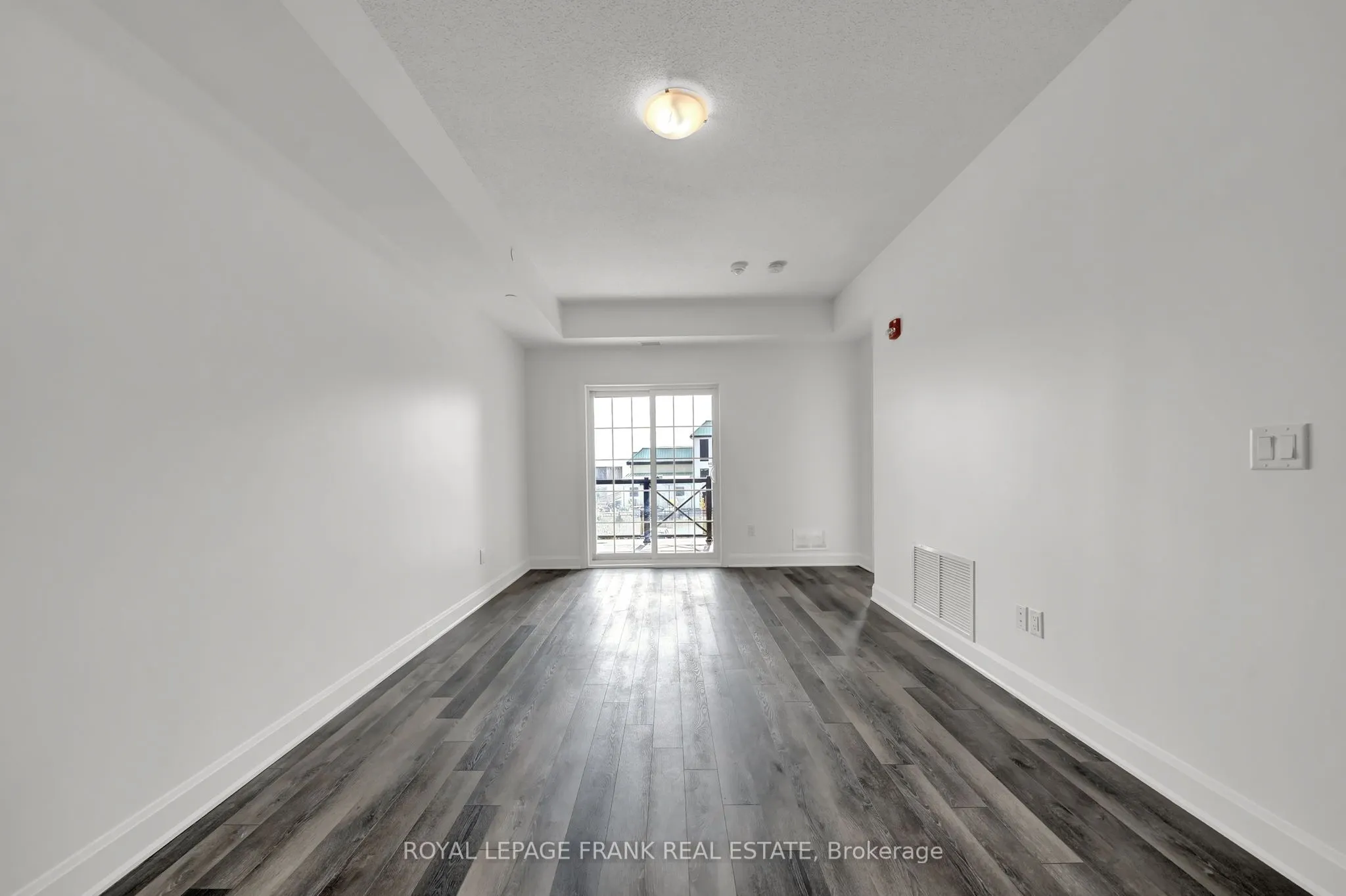 50 Lakebreeze Drive, #216