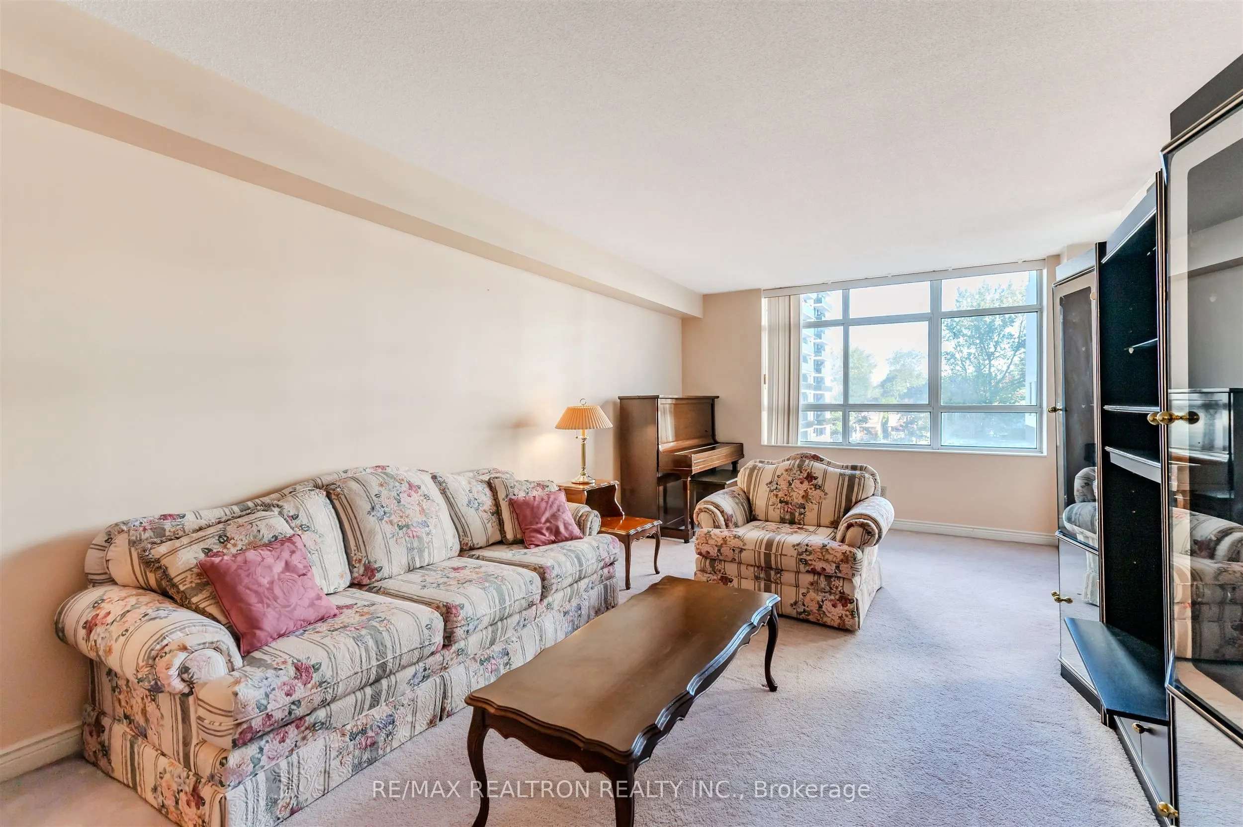 1091 Kingston Road, #429