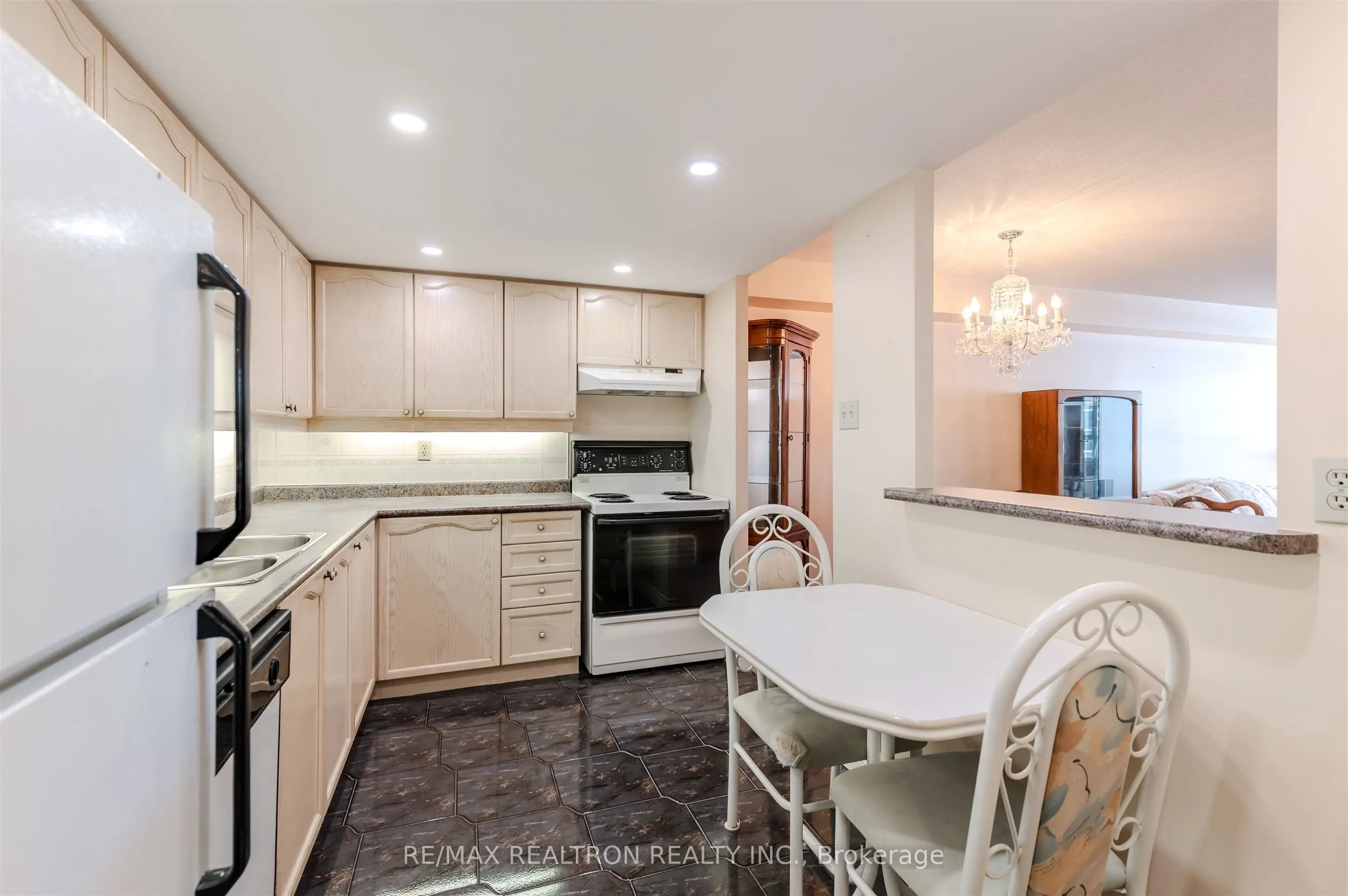 1091 Kingston Road, #429