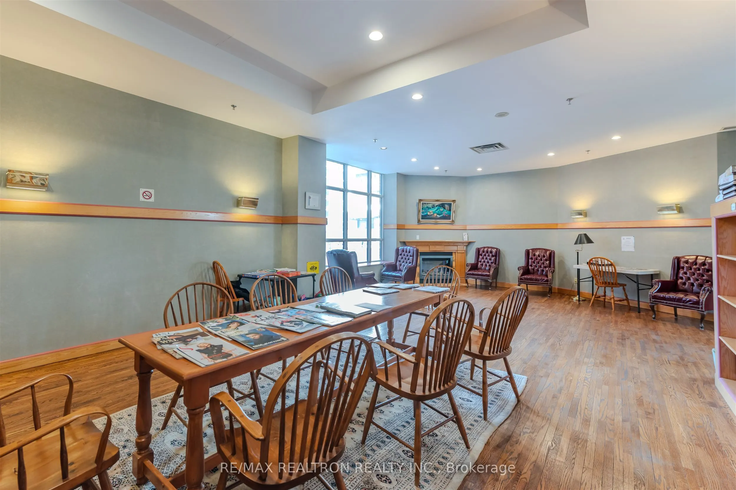 1091 Kingston Road, #429