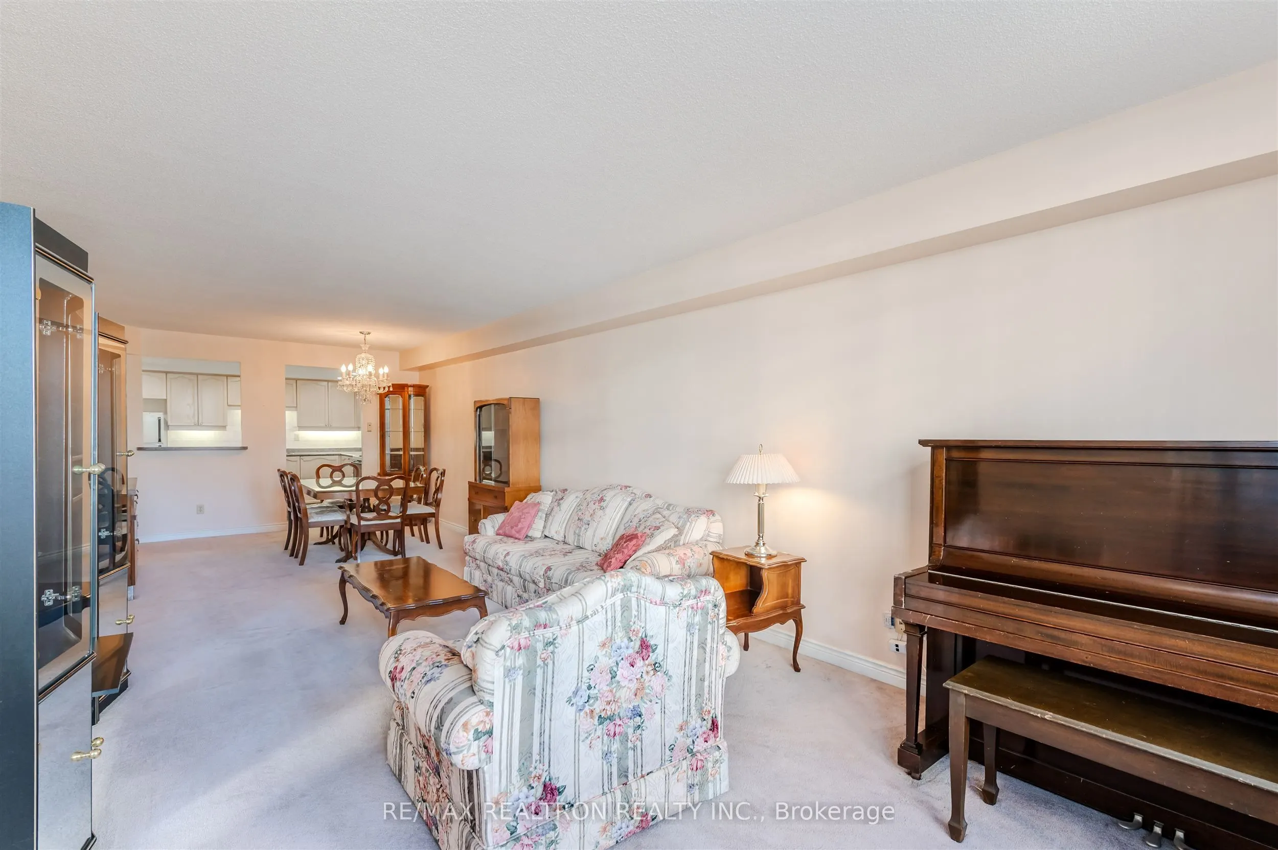 1091 Kingston Road, #429