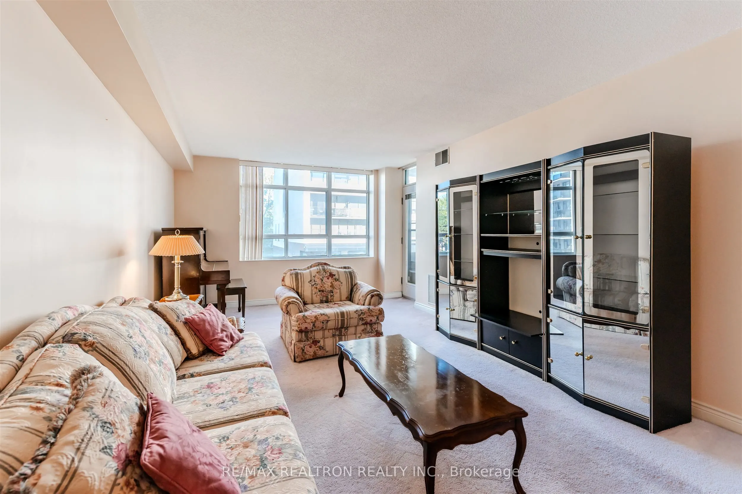 1091 Kingston Road, #429