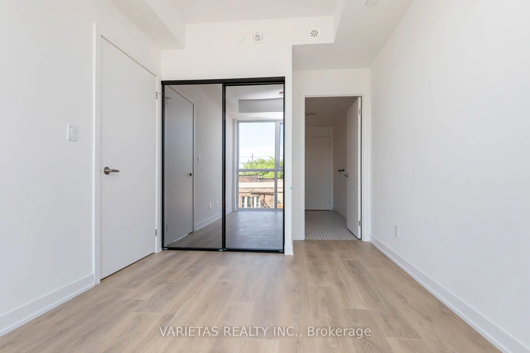 899 Queen Street E, #301