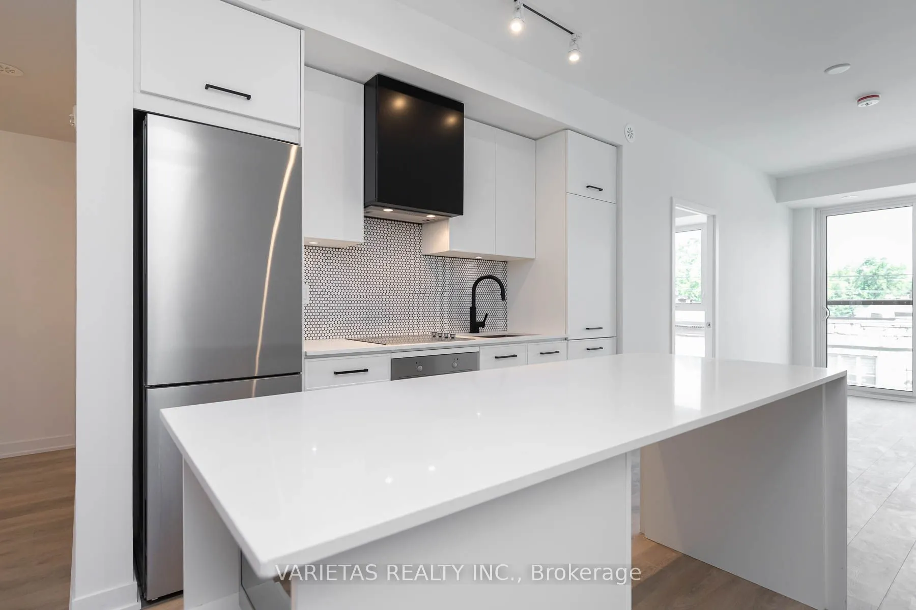 899 Queen Street E, #301