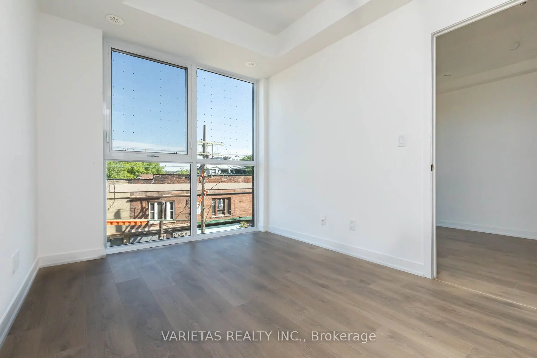 899 Queen Street E, #301