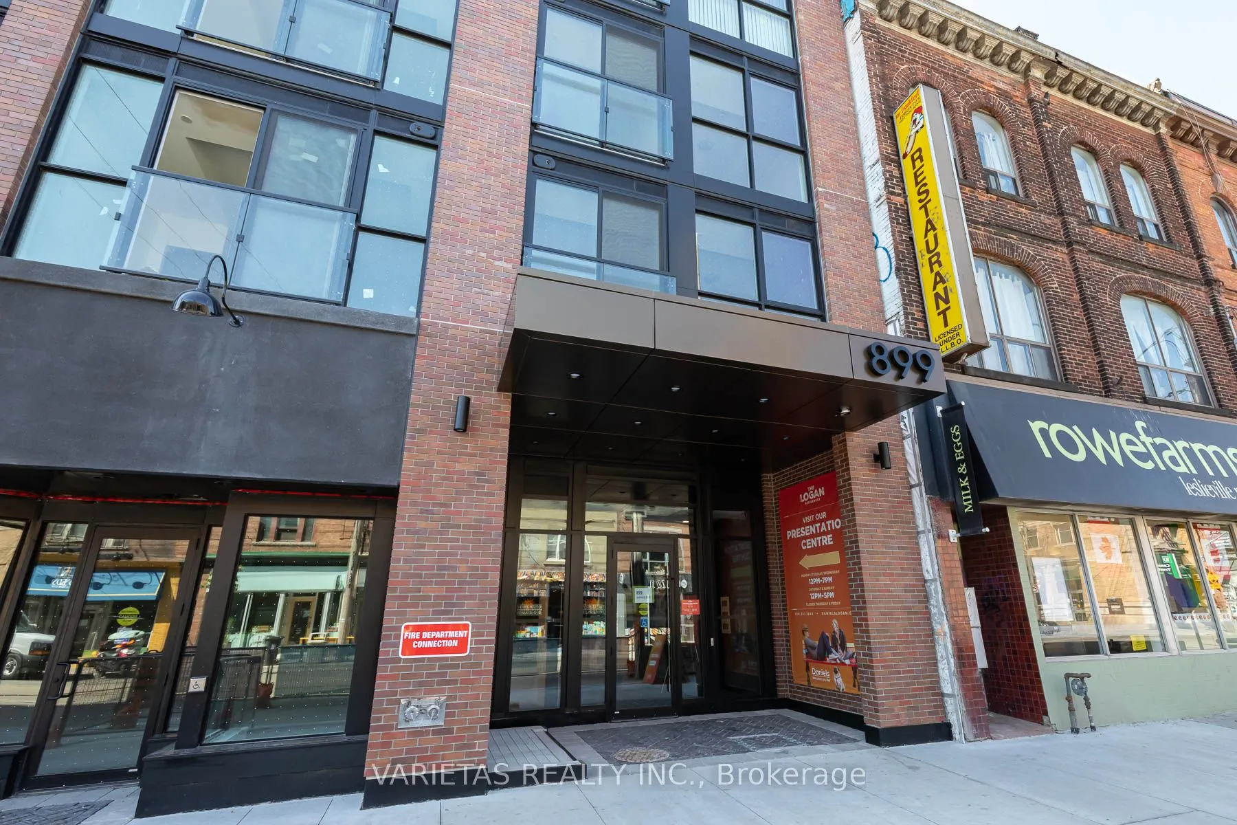 899 Queen Street E, #301