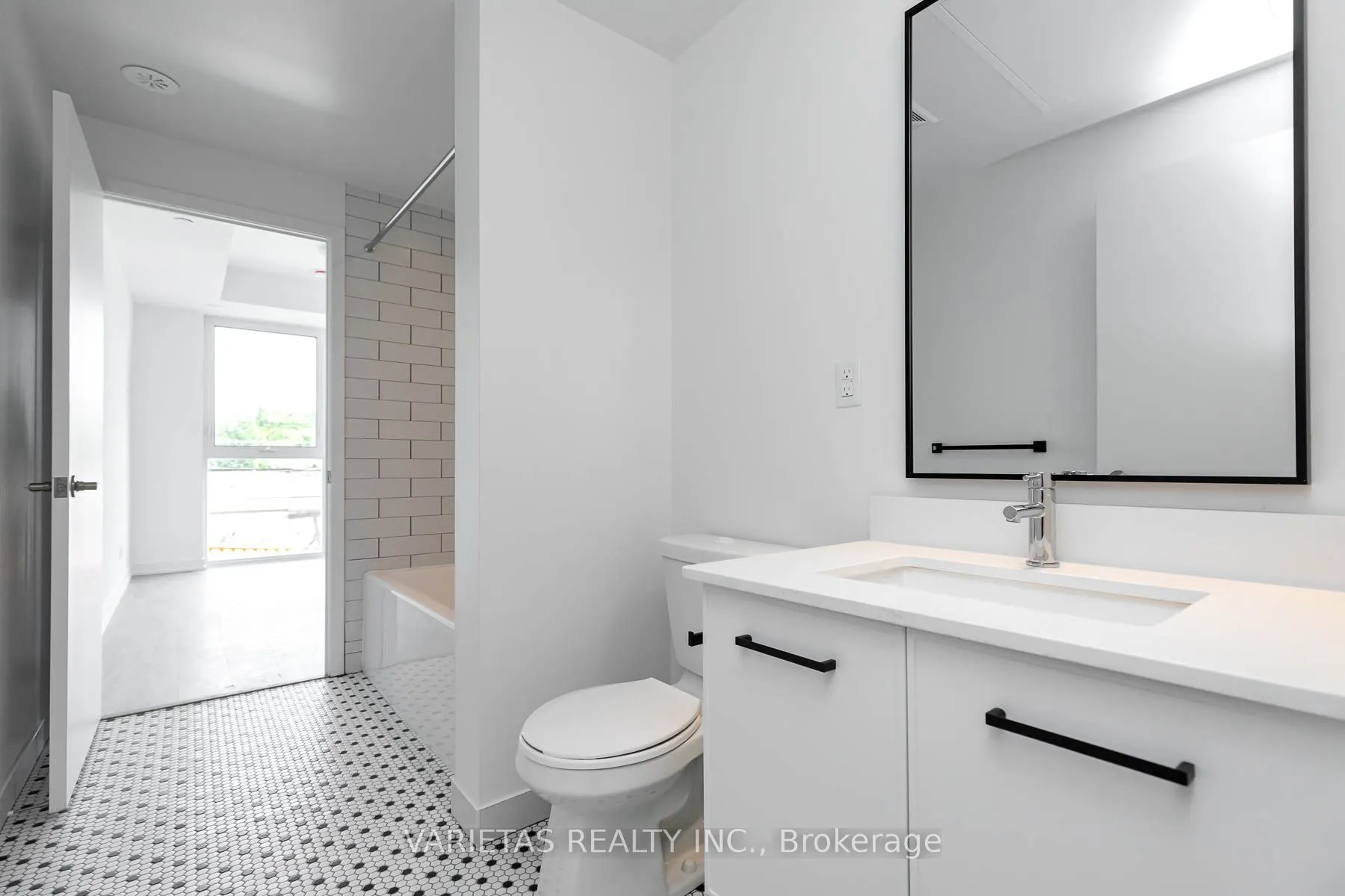 899 Queen Street E, #301