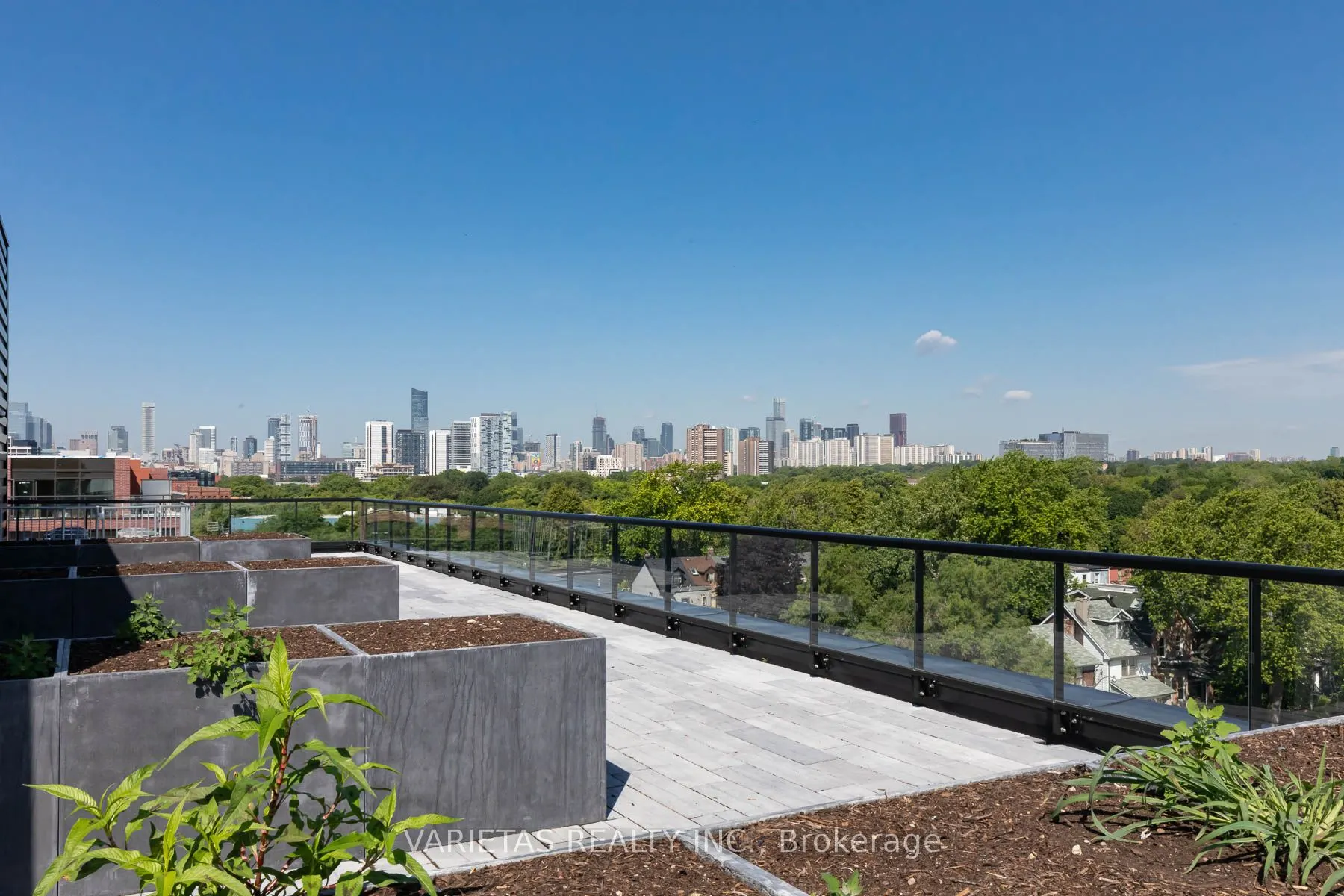 899 Queen Street E, #301