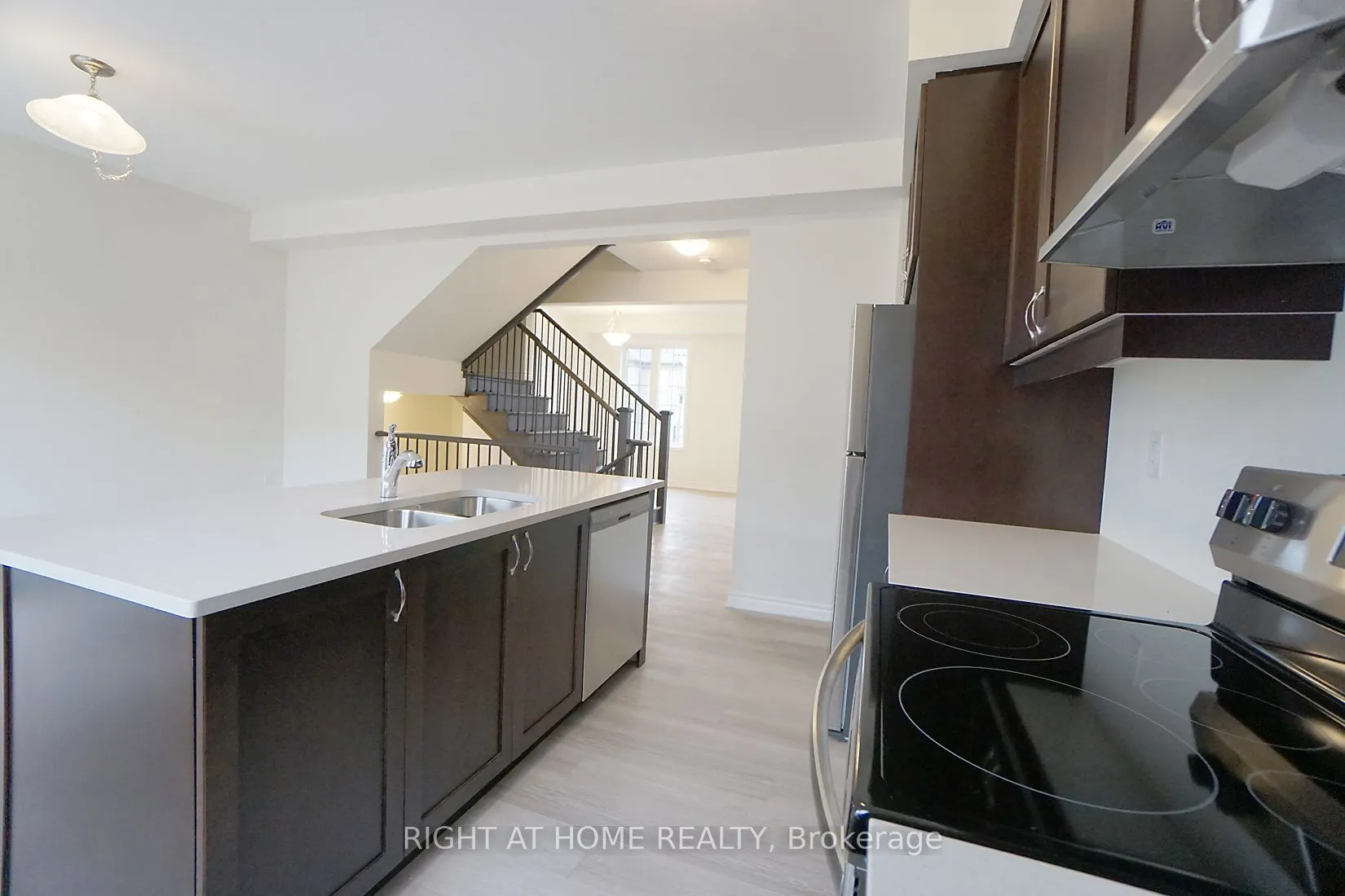3328 Thunderbird Promenade E