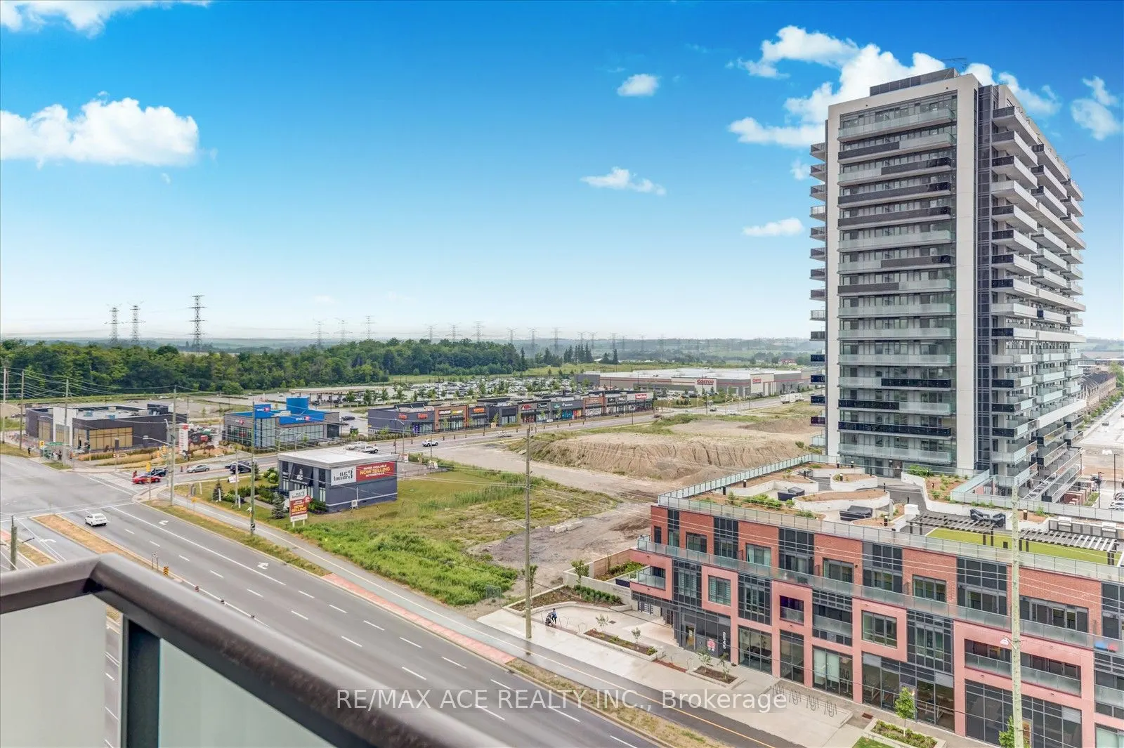 2550 Simcoe Street N, #914