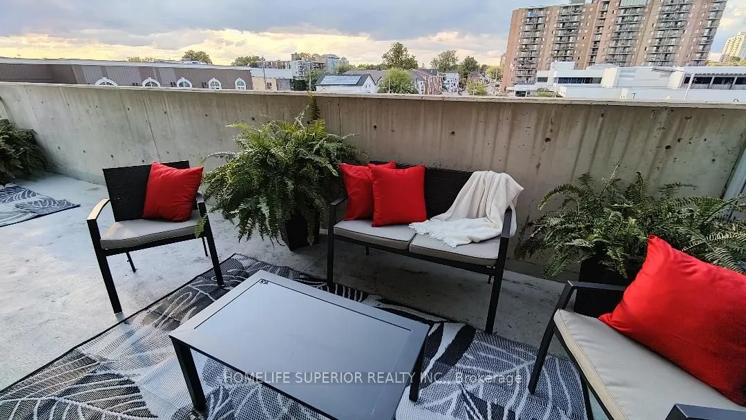 44 Bond Street W, #316
