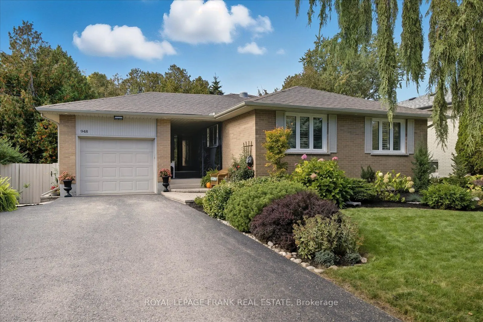 948 Oshawa Boulevard N