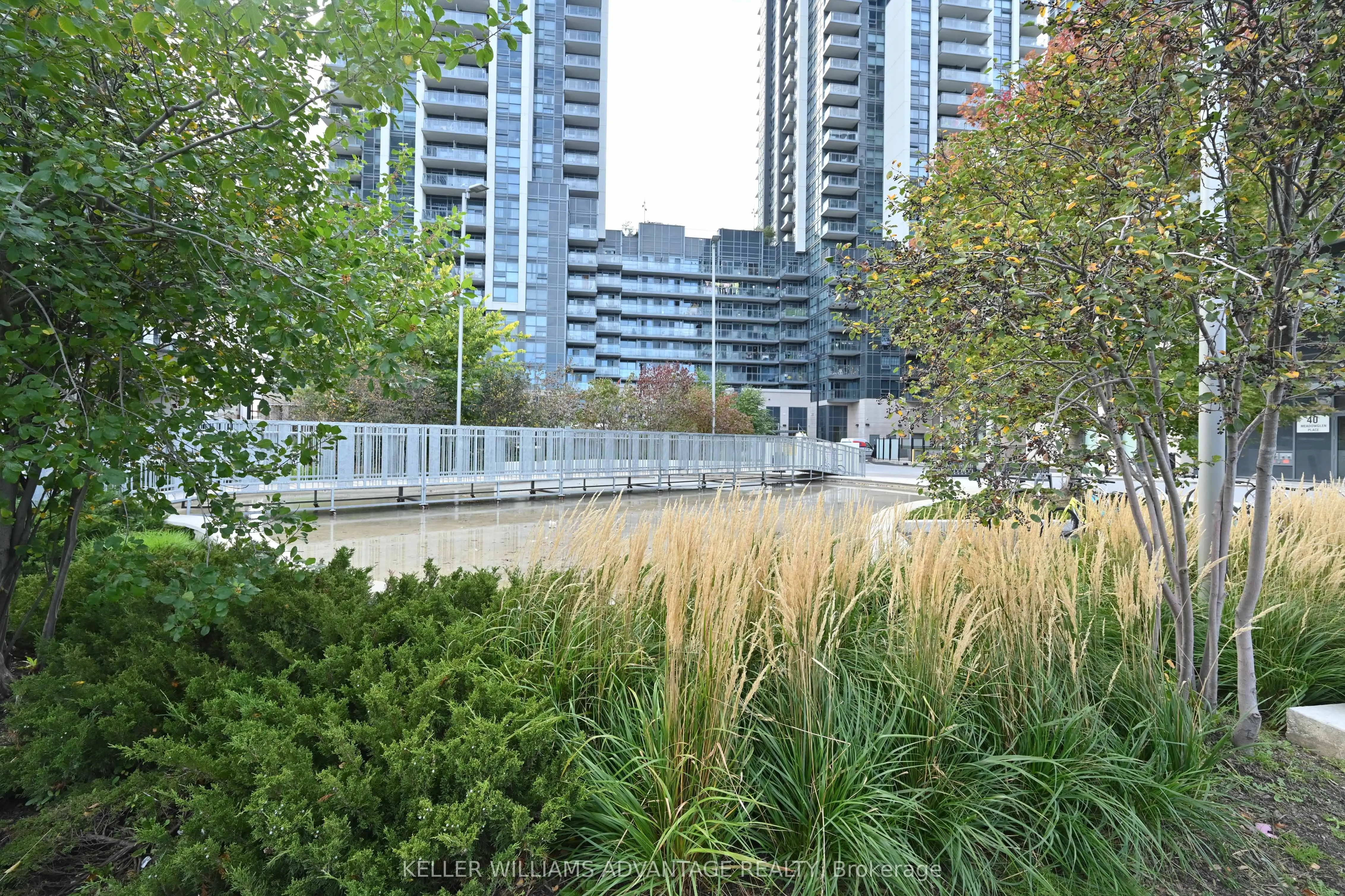 20 Meadowglen Place, #728