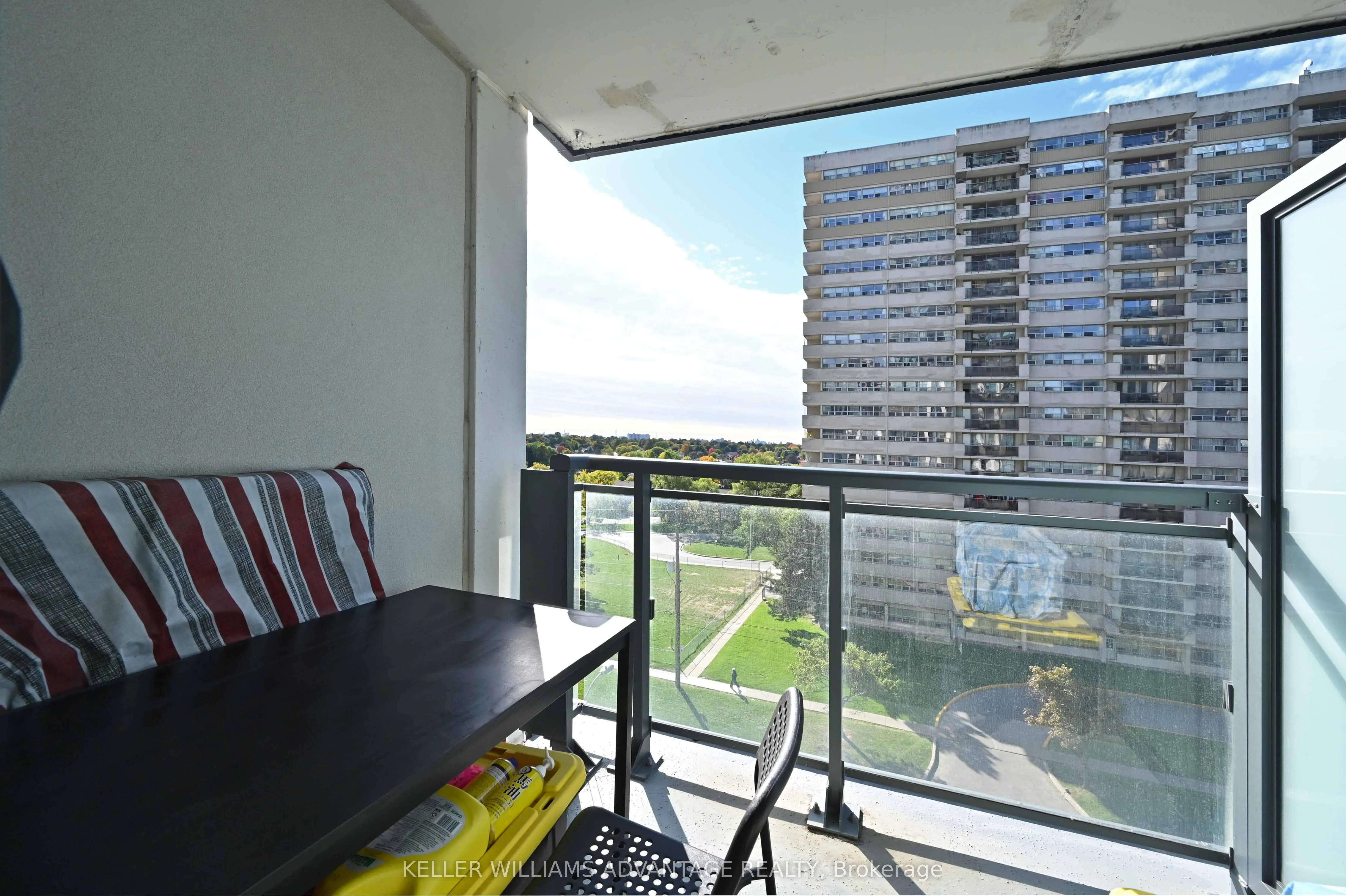 20 Meadowglen Place, #728