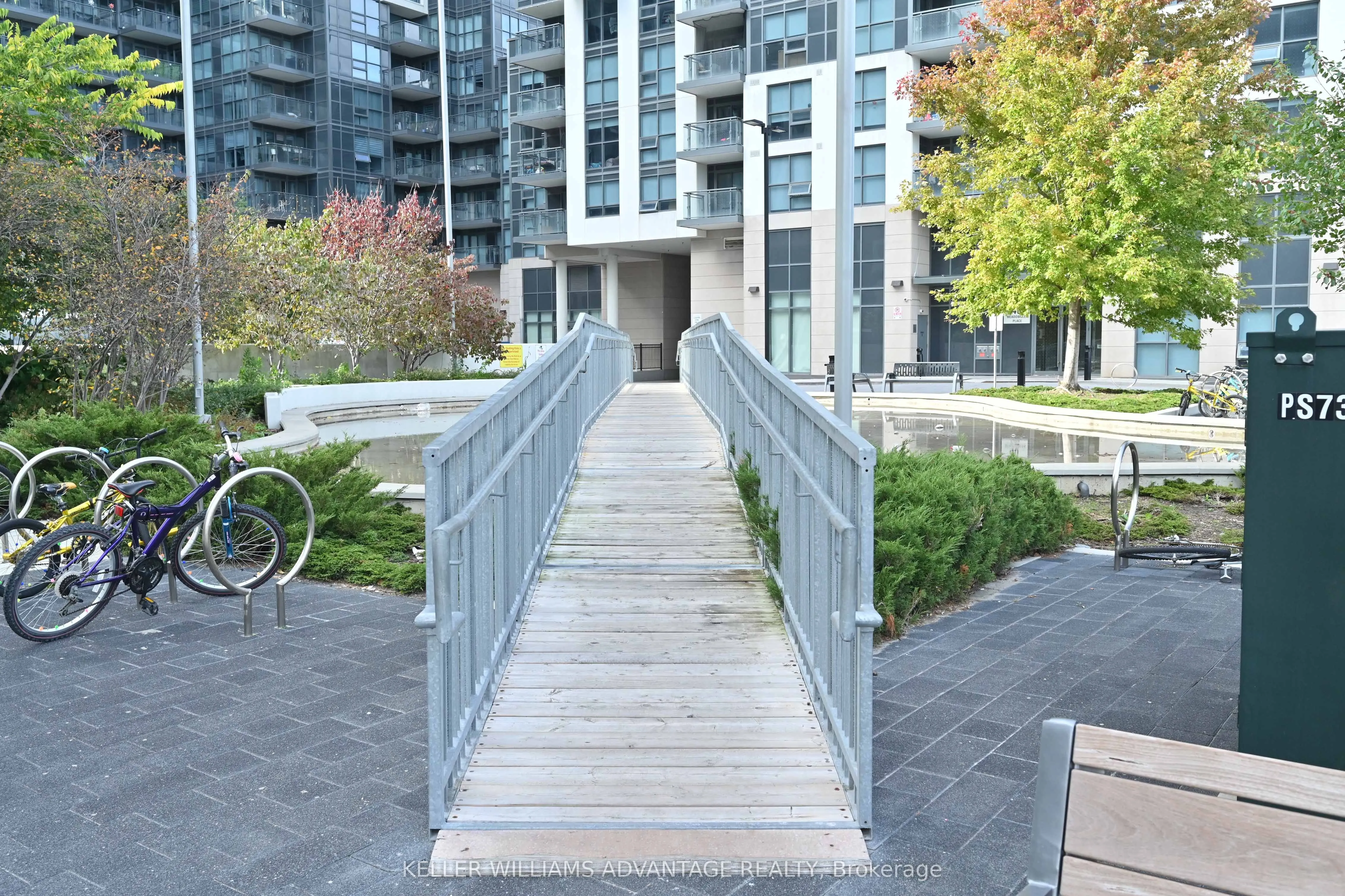 20 Meadowglen Place, #728
