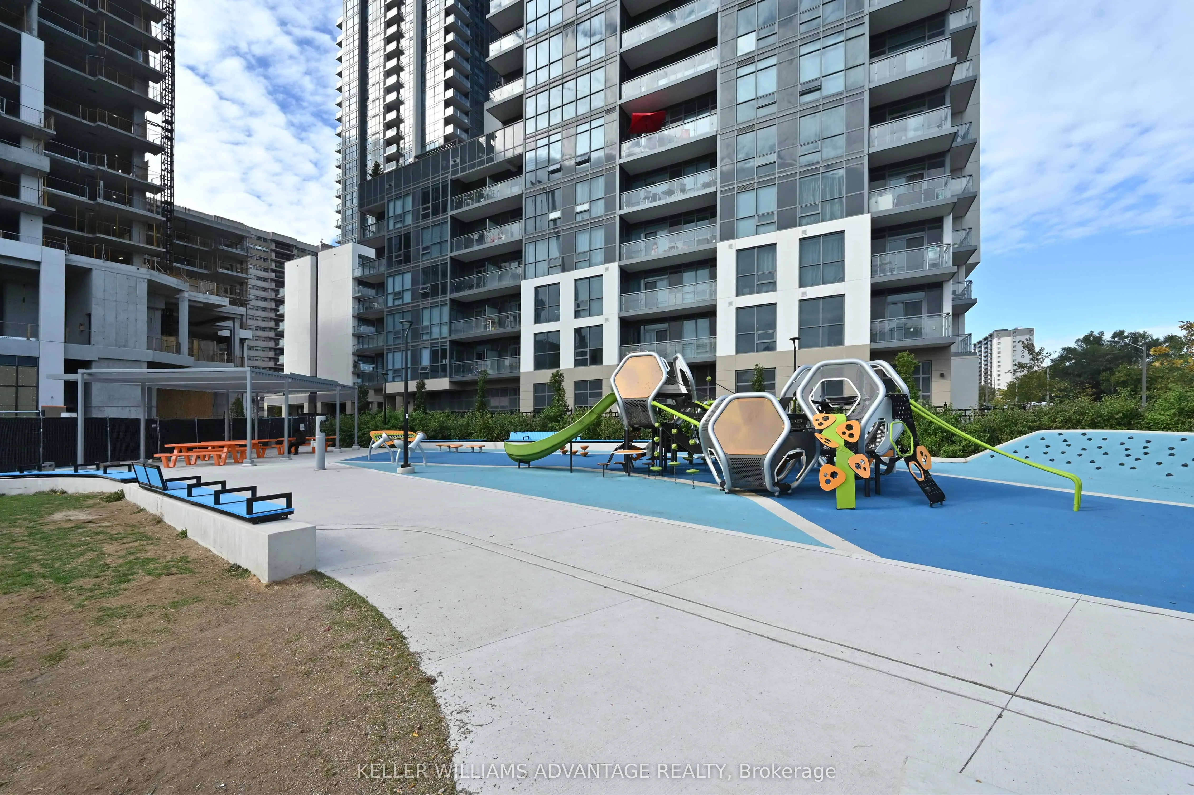 20 Meadowglen Place, #728
