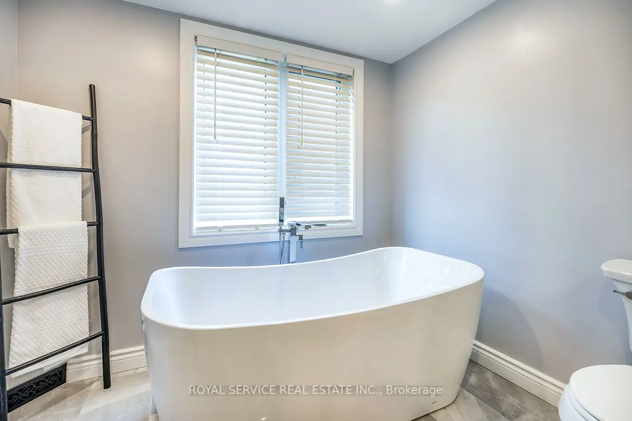 55 White Cliffe Drive