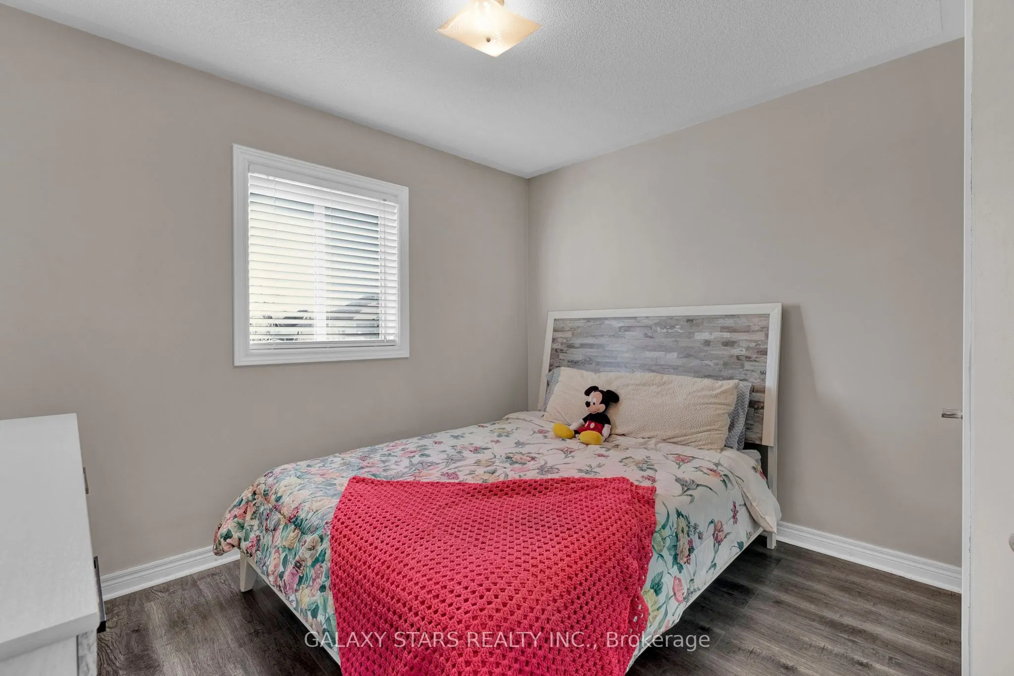 74 Northgrove Crescent