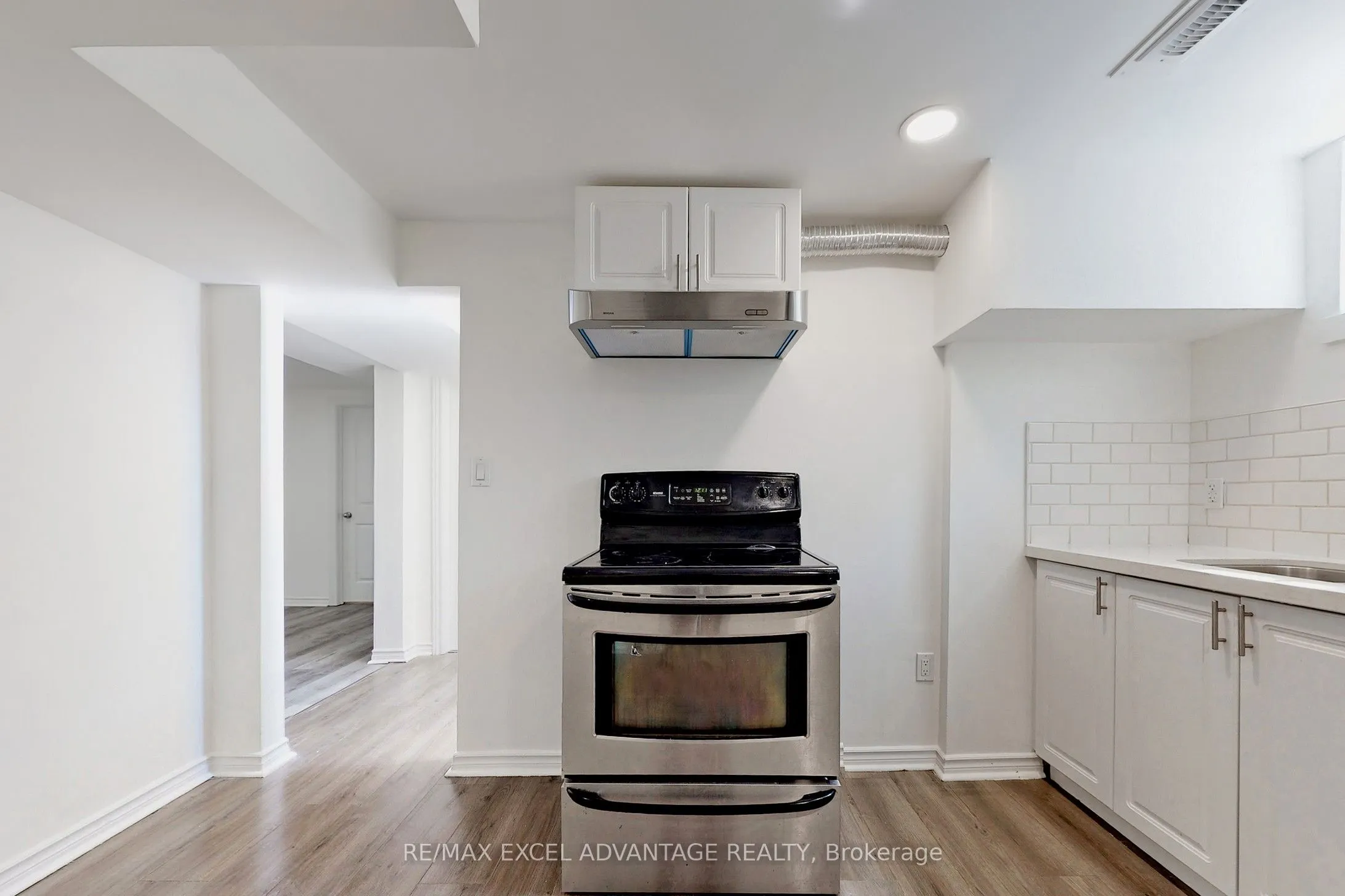 392 Humewood Avenue, #Lower